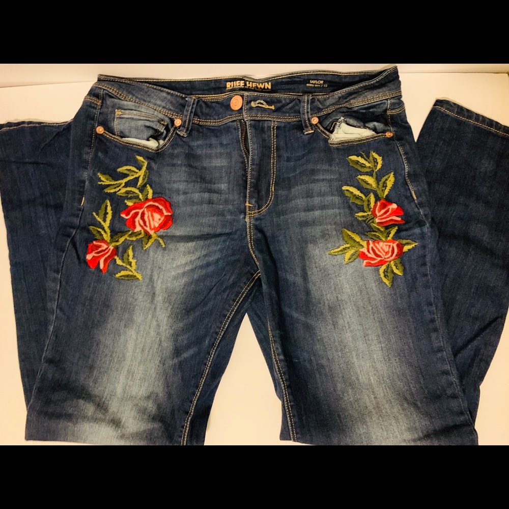 ✨Ruff Hewn RARE Size 12 Rose Embroidered Jeans ✨